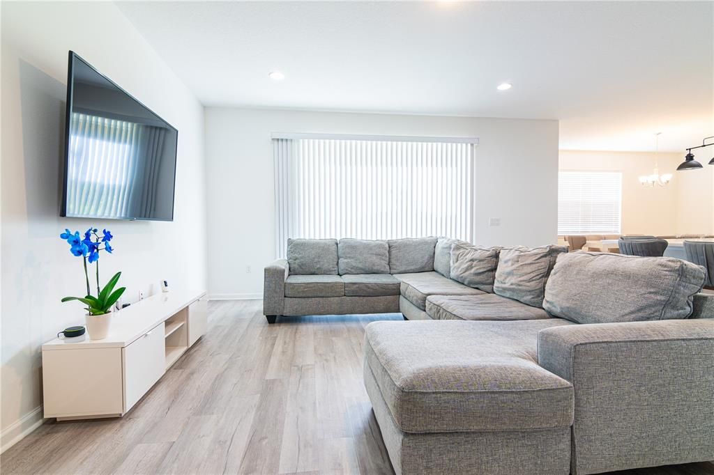 En Venta: $745,000 (6 camas, 4 baños, 4182 Pies cuadrados)