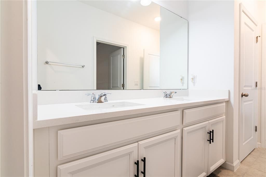 En Venta: $745,000 (6 camas, 4 baños, 4182 Pies cuadrados)