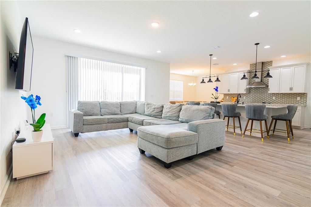 En Venta: $745,000 (6 camas, 4 baños, 4182 Pies cuadrados)