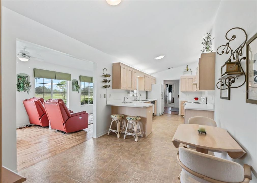 For Sale: $289,900 (2 beds, 2 baths, 1652 Square Feet)
