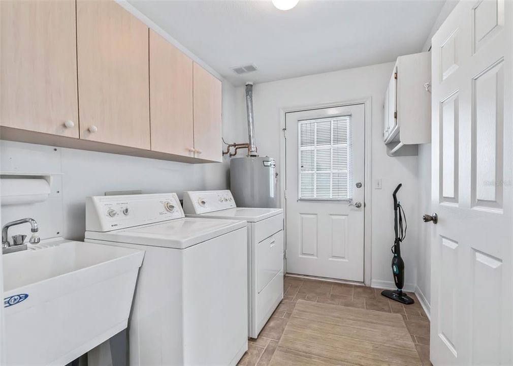 For Sale: $289,900 (2 beds, 2 baths, 1652 Square Feet)