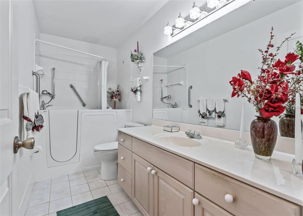 For Sale: $289,900 (2 beds, 2 baths, 1652 Square Feet)