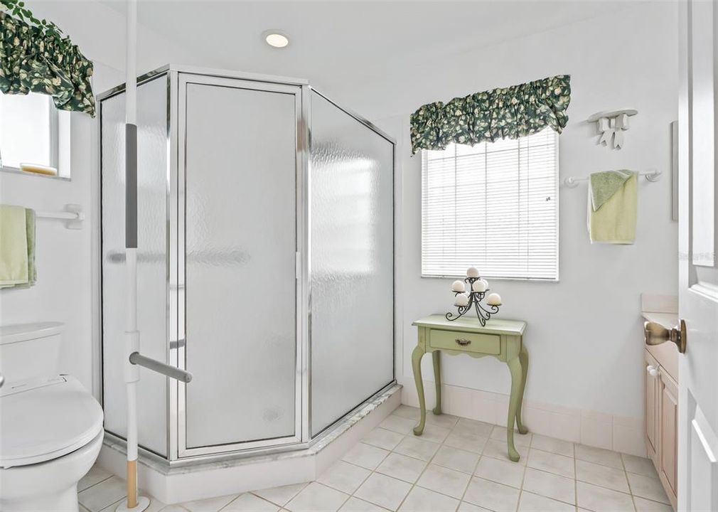 For Sale: $289,900 (2 beds, 2 baths, 1652 Square Feet)
