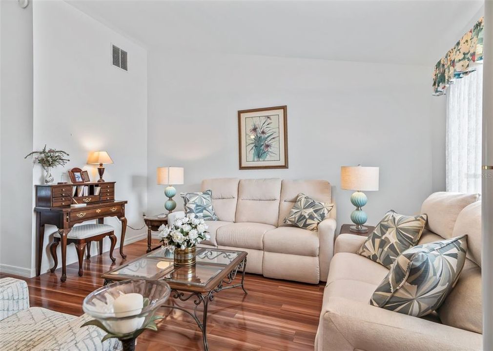 For Sale: $289,900 (2 beds, 2 baths, 1652 Square Feet)
