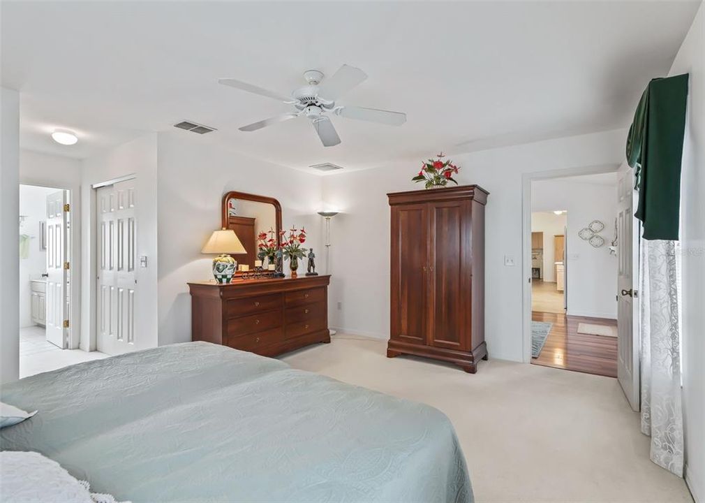 For Sale: $289,900 (2 beds, 2 baths, 1652 Square Feet)