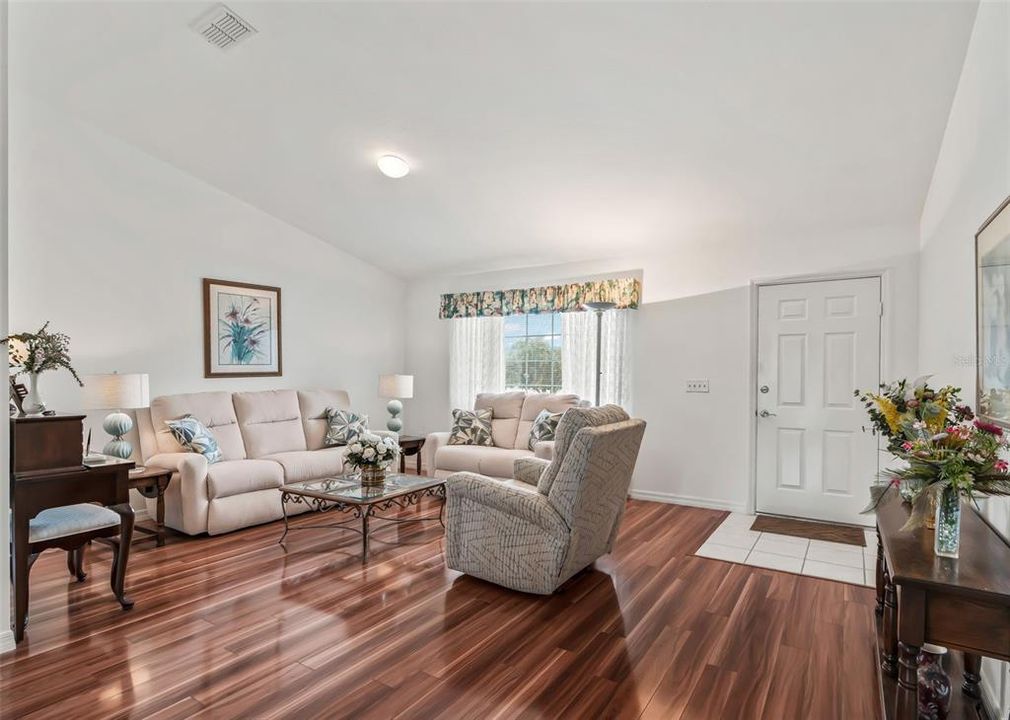 For Sale: $289,900 (2 beds, 2 baths, 1652 Square Feet)