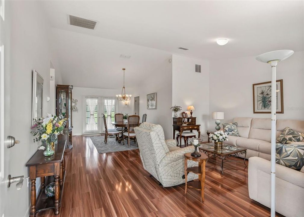 For Sale: $289,900 (2 beds, 2 baths, 1652 Square Feet)