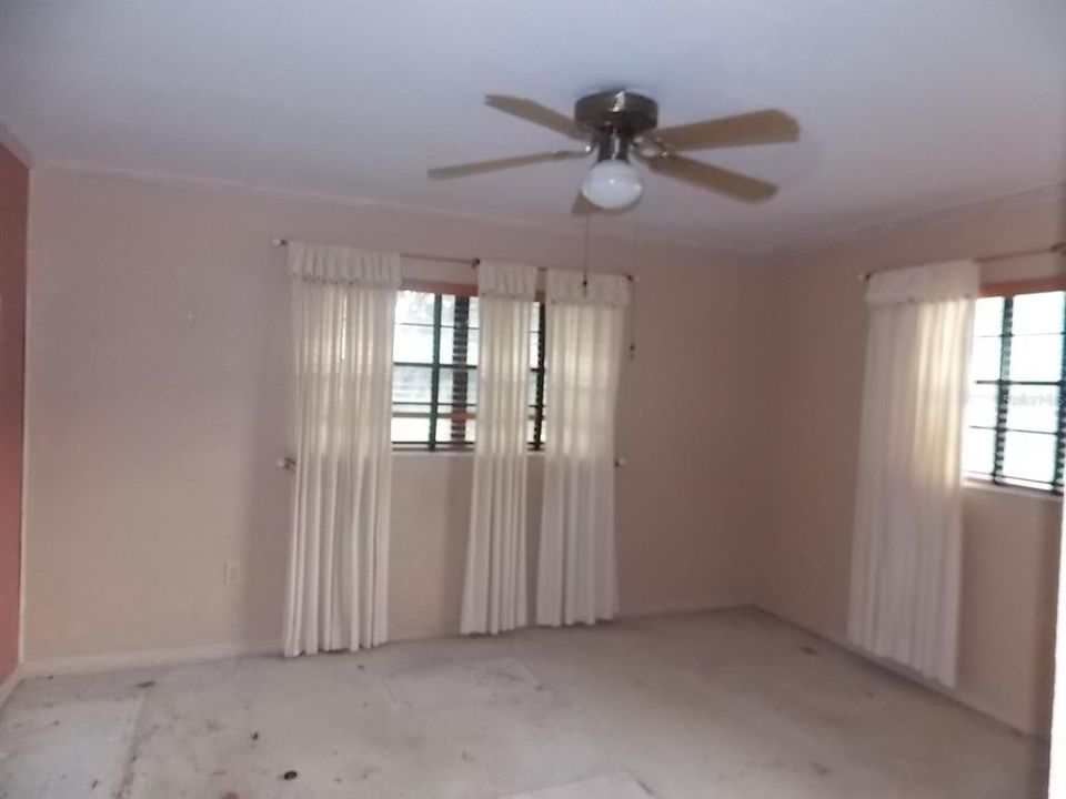 For Sale: $300,000 (3 beds, 2 baths, 1494 Square Feet)