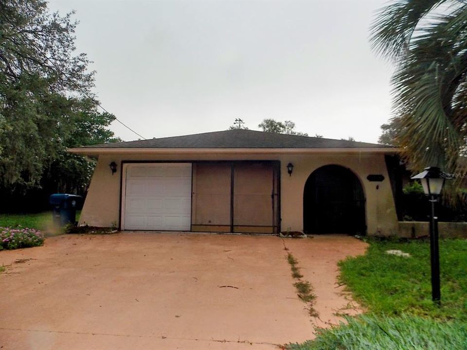 For Sale: $300,000 (3 beds, 2 baths, 1494 Square Feet)
