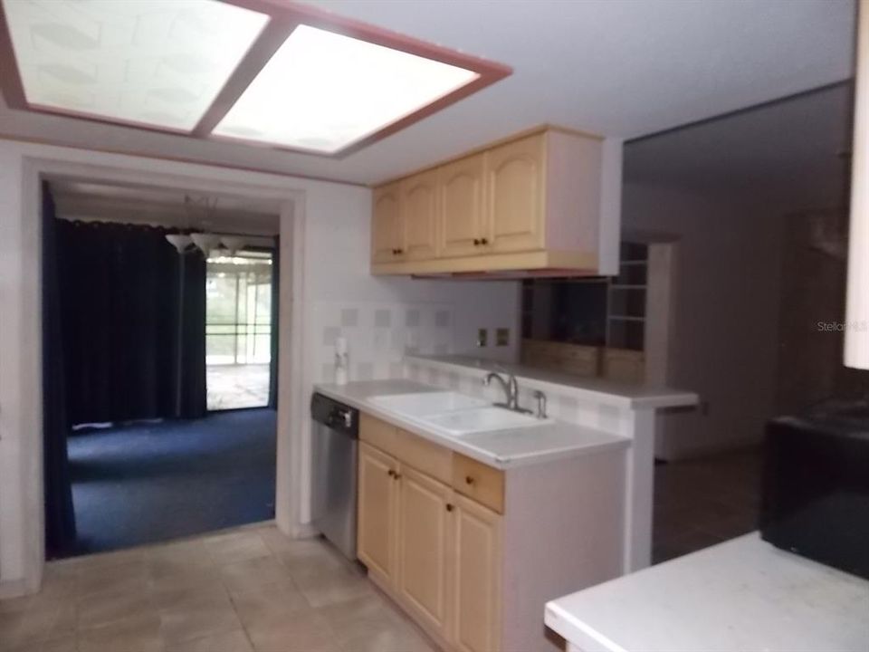 For Sale: $300,000 (3 beds, 2 baths, 1494 Square Feet)