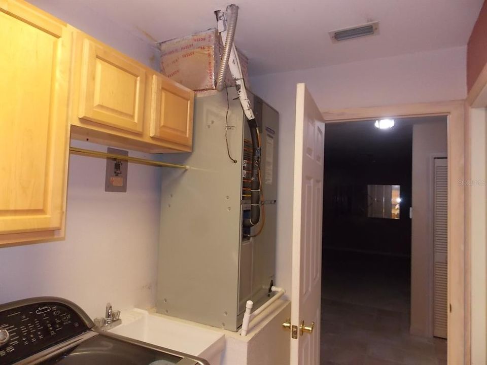 For Sale: $300,000 (3 beds, 2 baths, 1494 Square Feet)