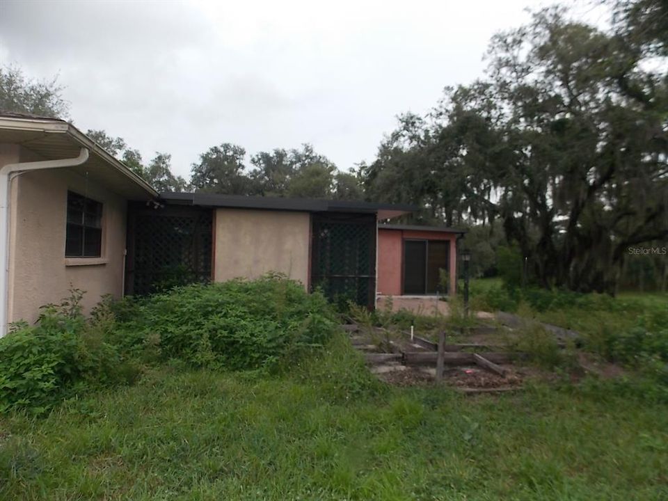 For Sale: $300,000 (3 beds, 2 baths, 1494 Square Feet)