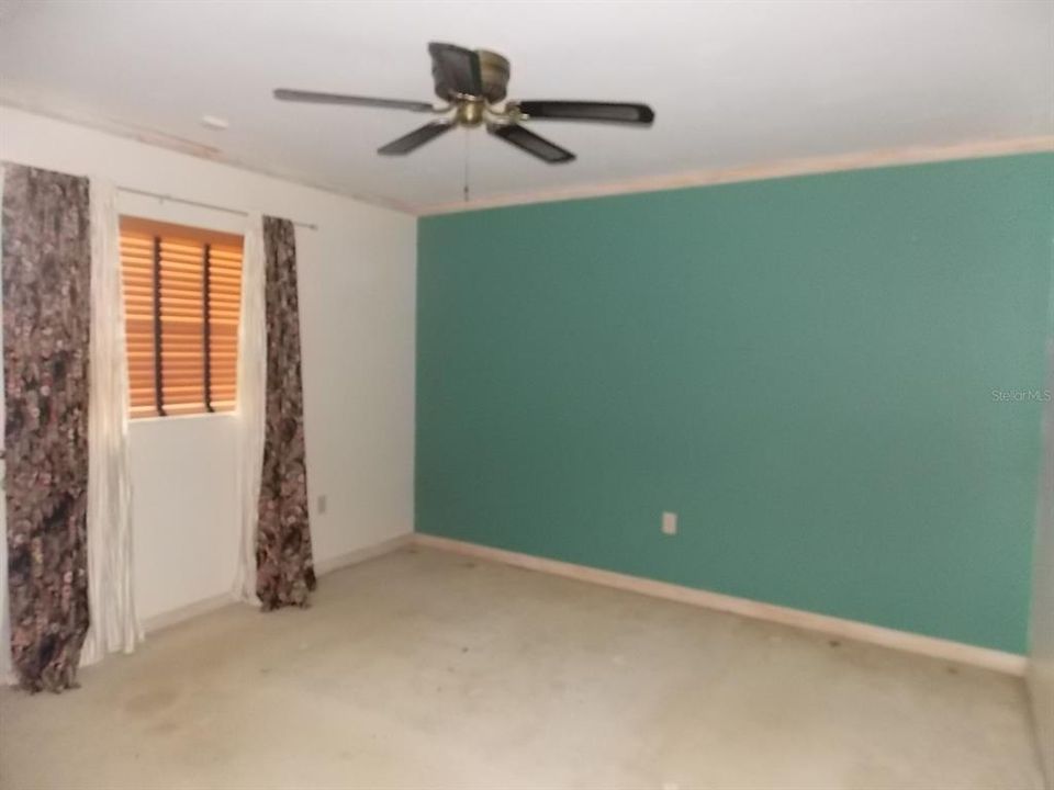 For Sale: $300,000 (3 beds, 2 baths, 1494 Square Feet)