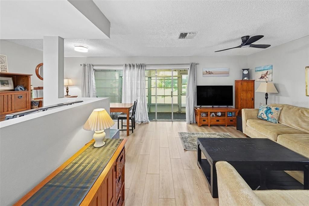 En Venta: $215,000 (1 camas, 1 baños, 700 Pies cuadrados)