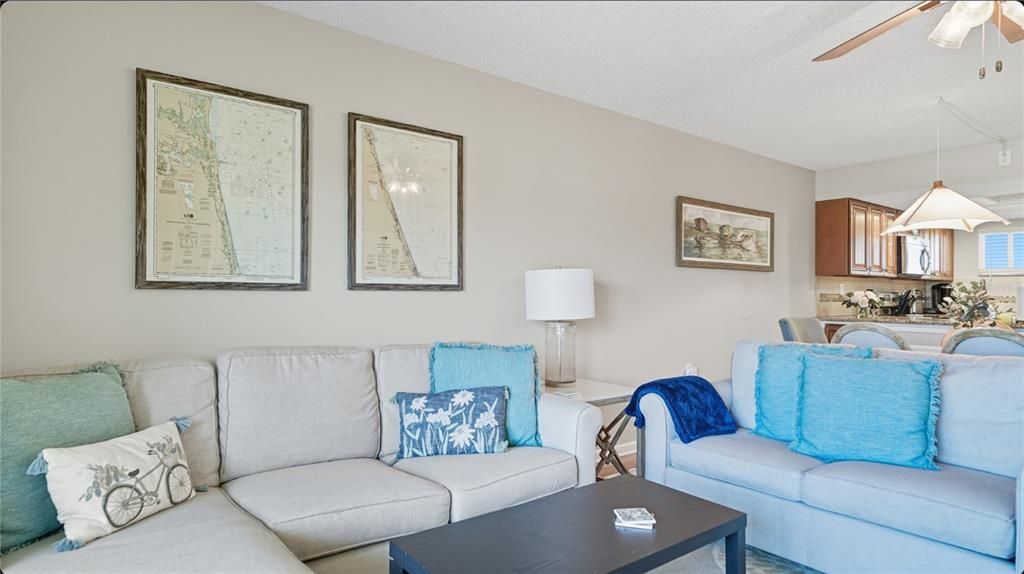 For Sale: $499,000 (2 beds, 2 baths, 1044 Square Feet)