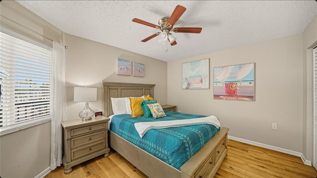 For Sale: $499,000 (2 beds, 2 baths, 1044 Square Feet)