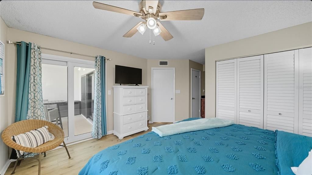 For Sale: $499,000 (2 beds, 2 baths, 1044 Square Feet)