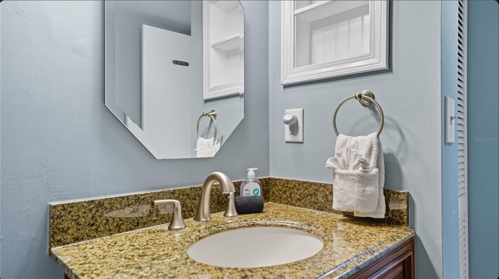 For Sale: $499,000 (2 beds, 2 baths, 1044 Square Feet)