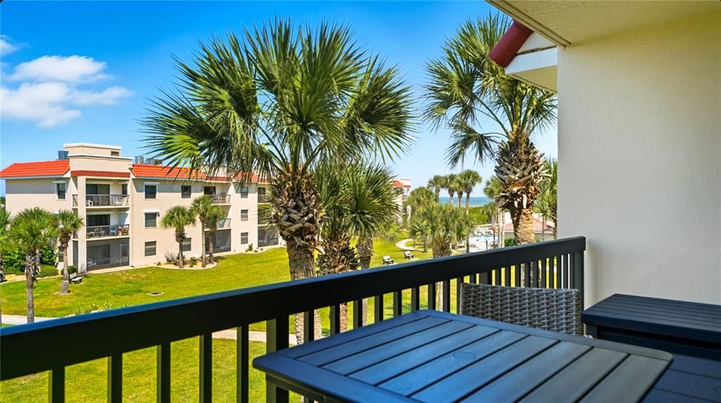For Sale: $499,000 (2 beds, 2 baths, 1044 Square Feet)