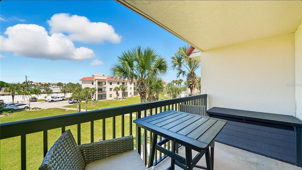 For Sale: $499,000 (2 beds, 2 baths, 1044 Square Feet)