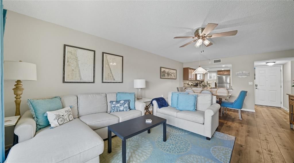 For Sale: $499,000 (2 beds, 2 baths, 1044 Square Feet)