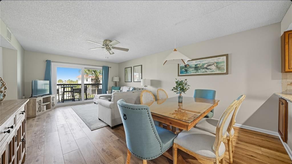 For Sale: $499,000 (2 beds, 2 baths, 1044 Square Feet)