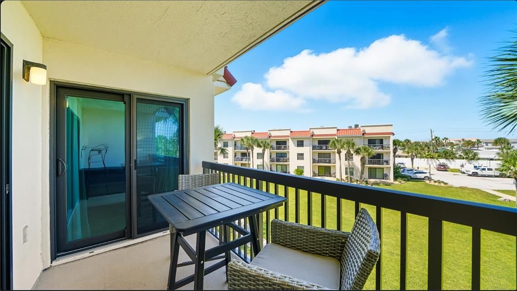 For Sale: $499,000 (2 beds, 2 baths, 1044 Square Feet)