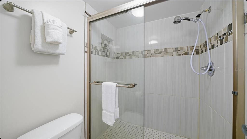 For Sale: $499,000 (2 beds, 2 baths, 1044 Square Feet)