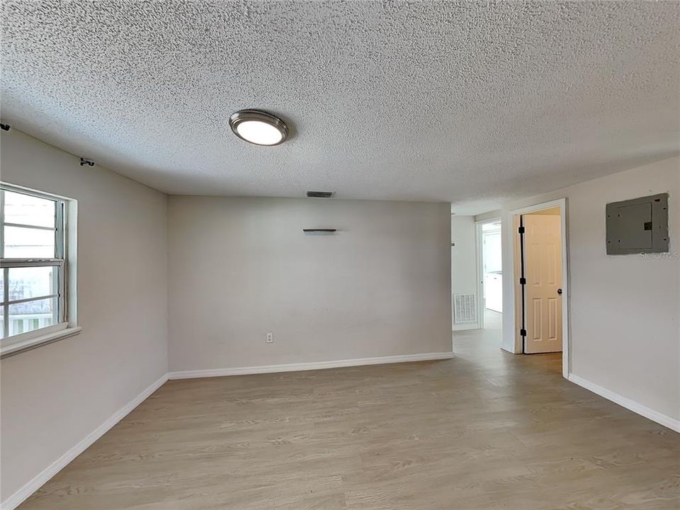 For Rent: $1,495 (2 beds, 1 baths, 816 Square Feet)