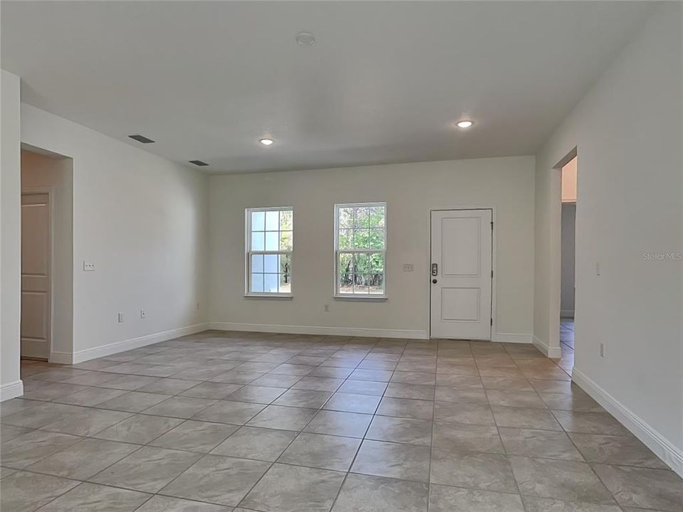 For Rent: $1,799 (4 beds, 2 baths, 1580 Square Feet)