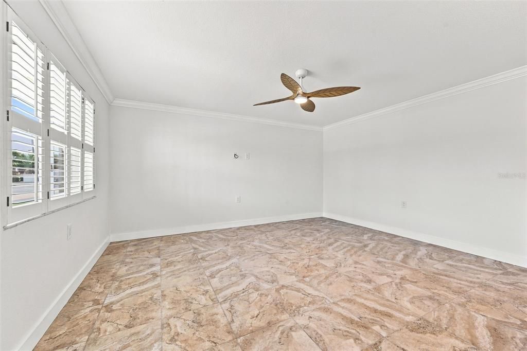 For Sale: $299,000 (2 beds, 2 baths, 895 Square Feet)