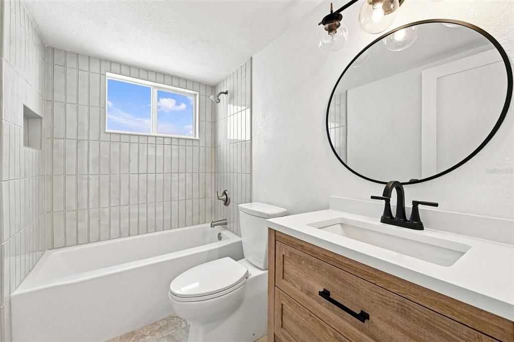 For Sale: $299,000 (2 beds, 2 baths, 895 Square Feet)