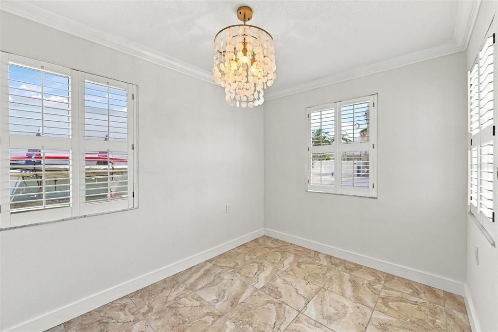 For Sale: $299,000 (2 beds, 2 baths, 895 Square Feet)
