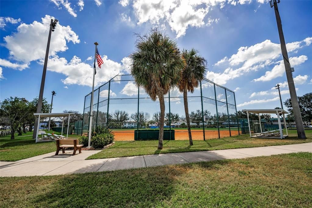 For Sale: $299,000 (2 beds, 2 baths, 895 Square Feet)