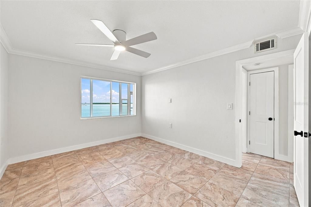 For Sale: $299,000 (2 beds, 2 baths, 895 Square Feet)