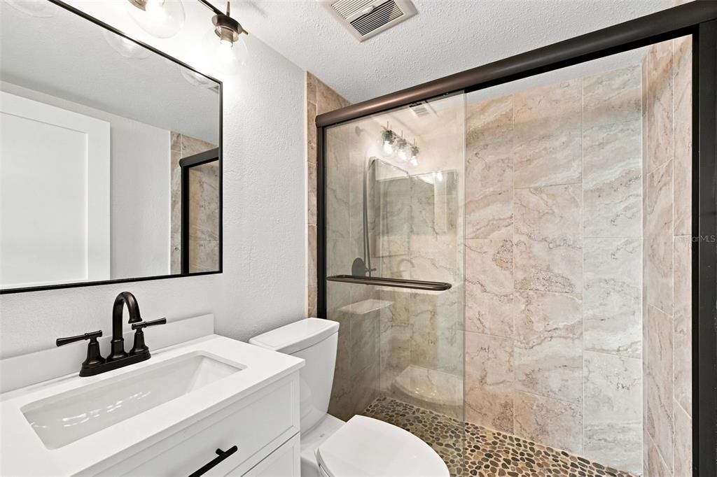 For Sale: $299,000 (2 beds, 2 baths, 895 Square Feet)