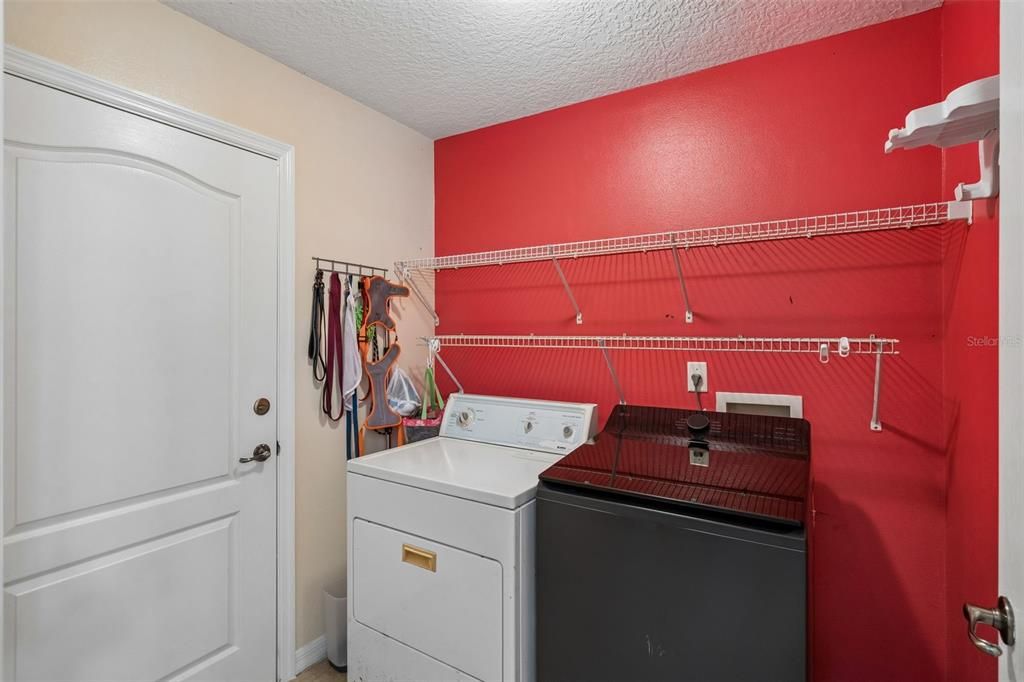 For Sale: $275,000 (4 beds, 2 baths, 1562 Square Feet)