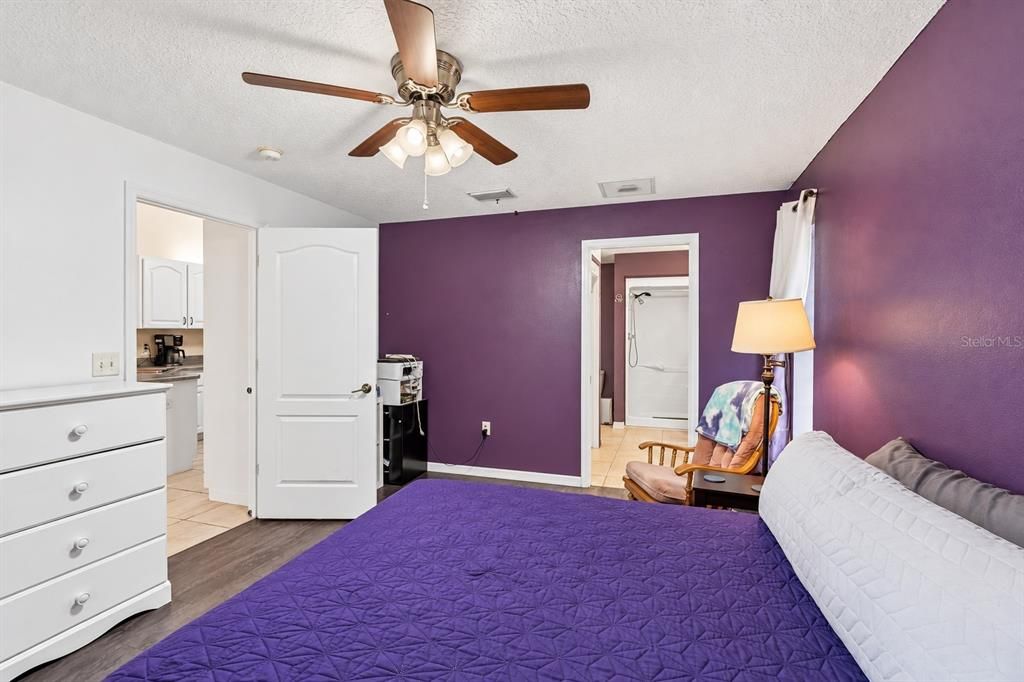 For Sale: $275,000 (4 beds, 2 baths, 1562 Square Feet)