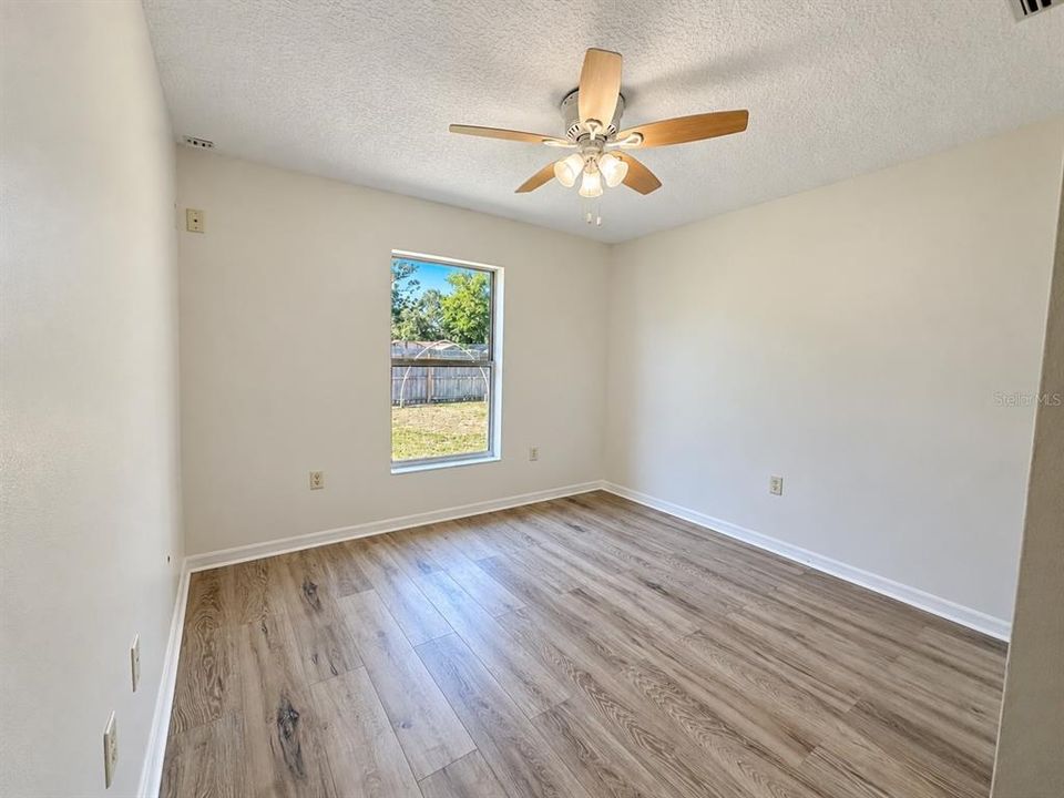 For Sale: $275,000 (4 beds, 2 baths, 1562 Square Feet)
