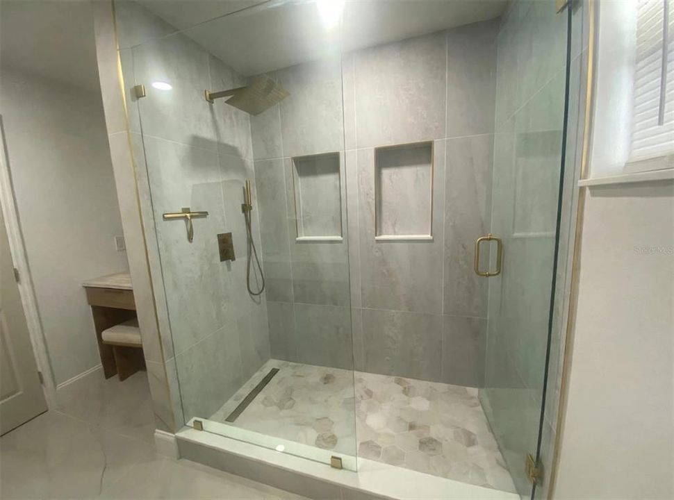 For Sale: $359,900 (4 beds, 2 baths, 1730 Square Feet)