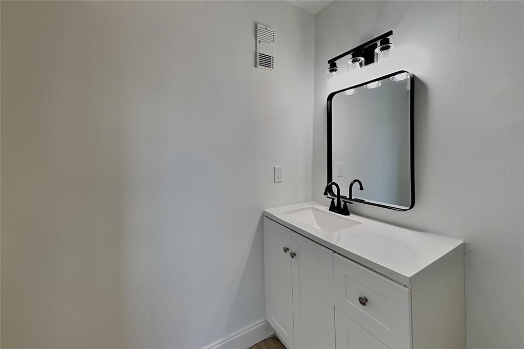 For Rent: $1,150 (1 beds, 1 baths, 590 Square Feet)