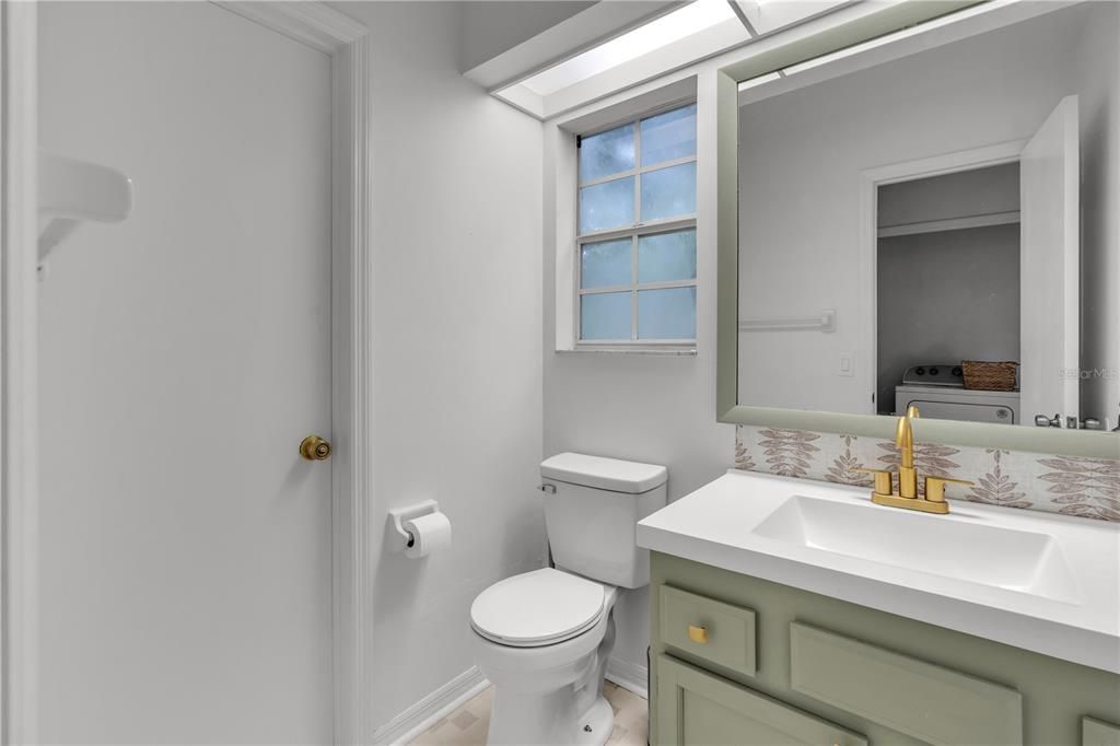 For Sale: $209,999 (2 beds, 1 baths, 1030 Square Feet)