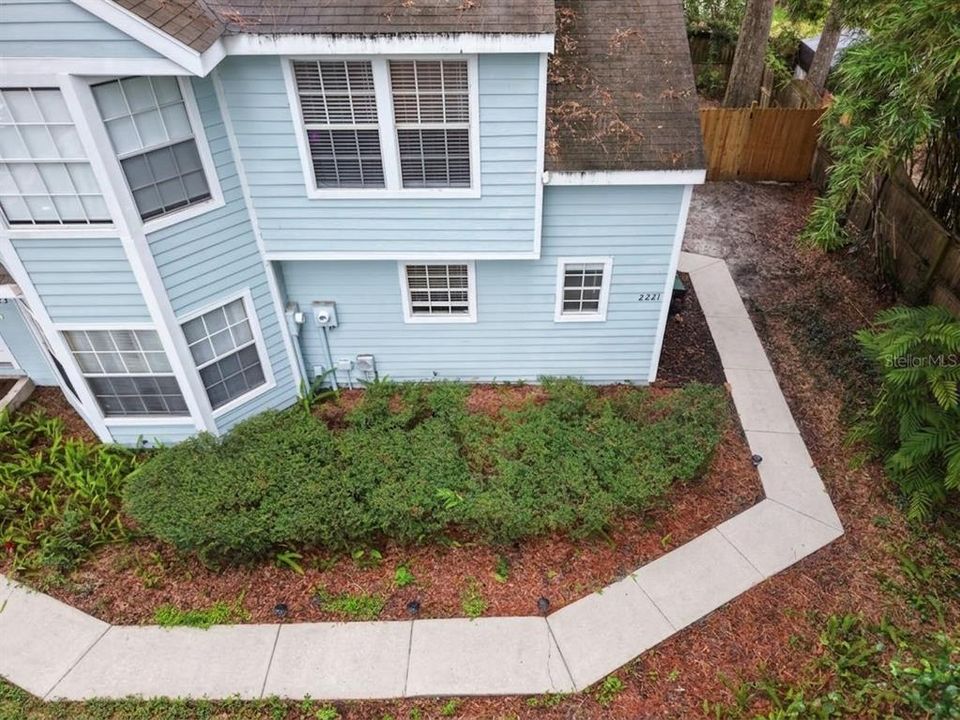 For Sale: $209,999 (2 beds, 1 baths, 1030 Square Feet)