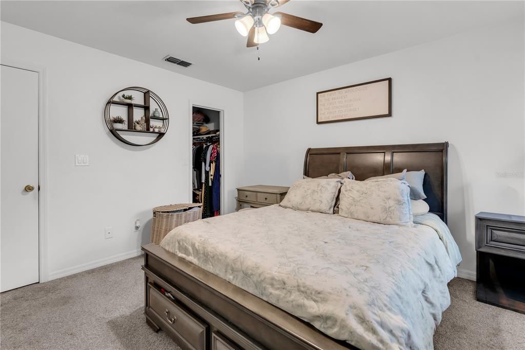 For Sale: $209,999 (2 beds, 1 baths, 1030 Square Feet)