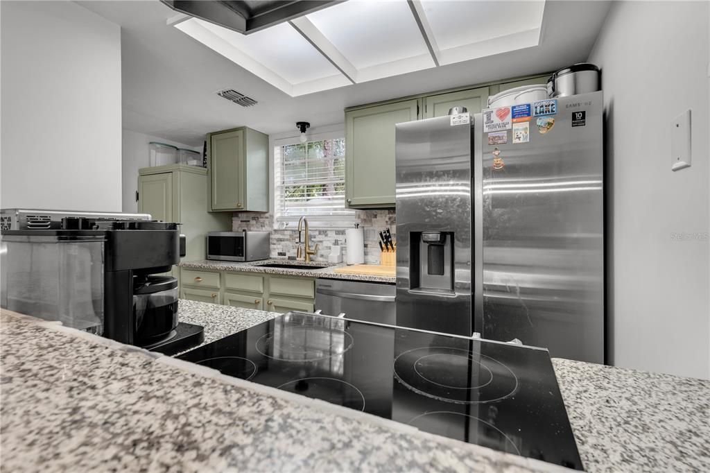 For Sale: $209,999 (2 beds, 1 baths, 1030 Square Feet)