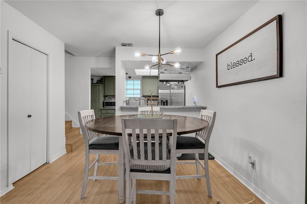 For Sale: $209,999 (2 beds, 1 baths, 1030 Square Feet)