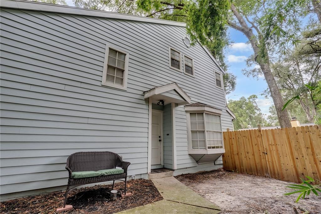 For Sale: $209,999 (2 beds, 1 baths, 1030 Square Feet)