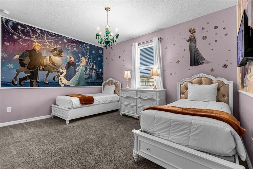 For Sale: $675,000 (7 beds, 6 baths, 3533 Square Feet)