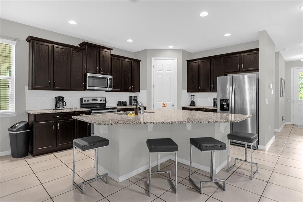 For Sale: $675,000 (7 beds, 6 baths, 3533 Square Feet)