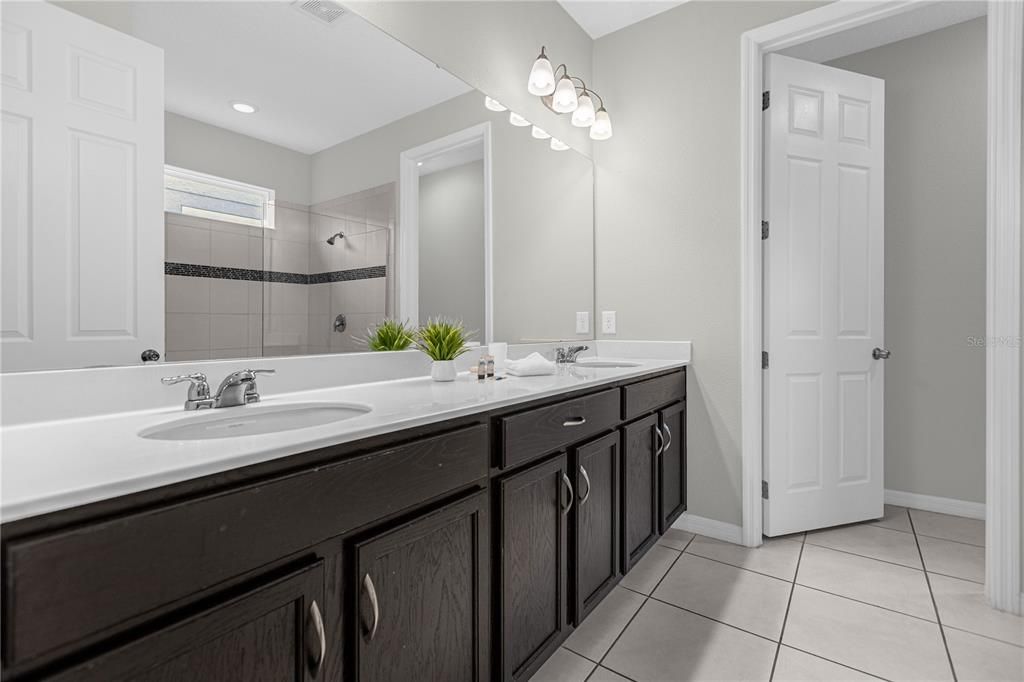 For Sale: $675,000 (7 beds, 6 baths, 3533 Square Feet)